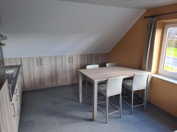 L'Etable D'Evelyne Hotel Бастон Екстериор снимка
